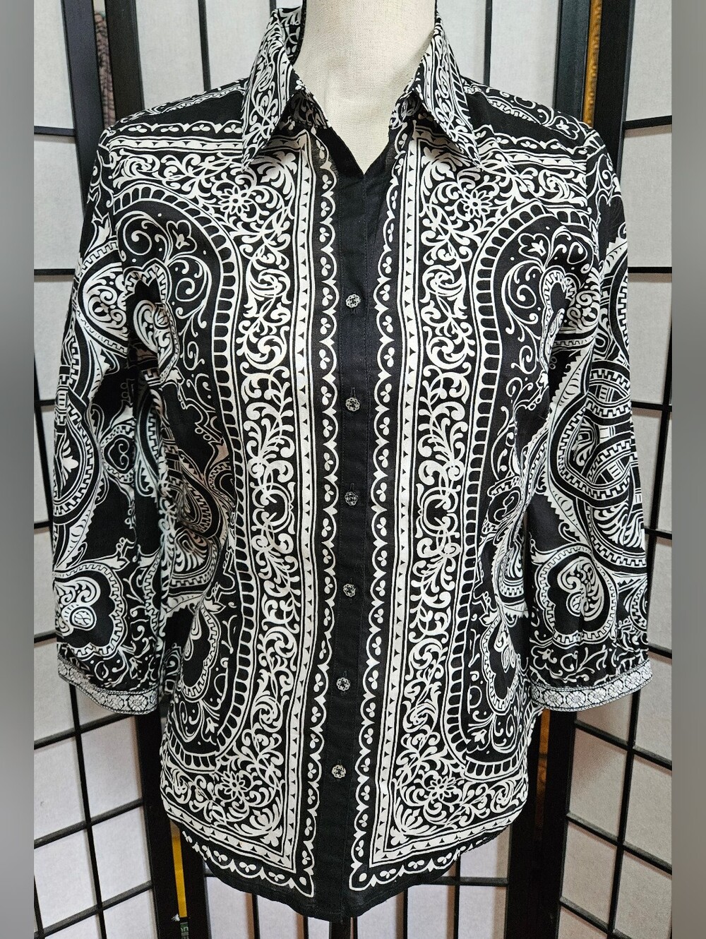 Women's Robert Graham Medium Black & White Baroque Paisley Print 3/4 Sleeve..